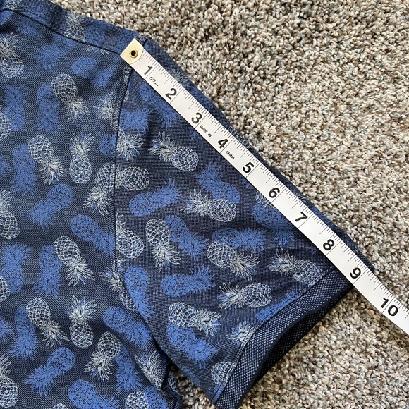 For the perfect untucked look! Van Heusen Men's size S/P Slim fit - Picture 8 of 13